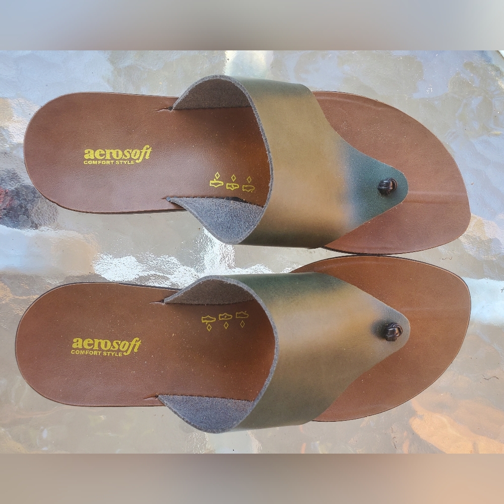 NWOB Aerosoft Brown and Green Sandals